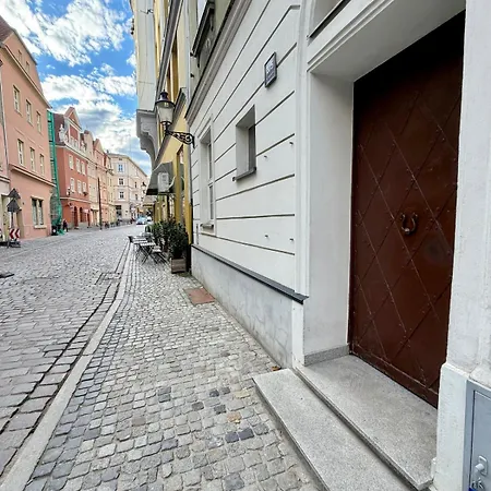 Old Town Elegance - Premium Stylish Posen